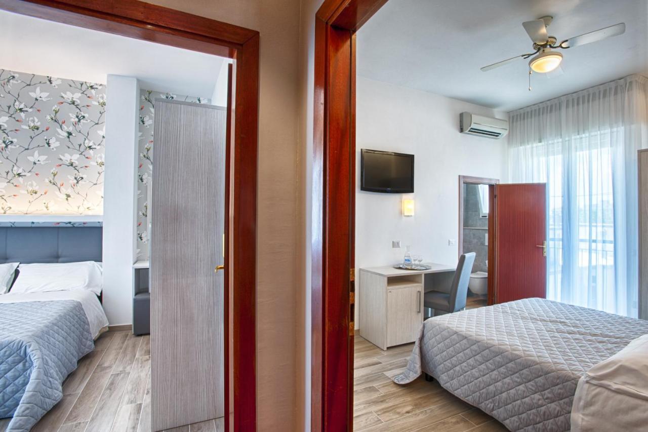 Hotel Mirabel Ріміні Екстер'єр фото
