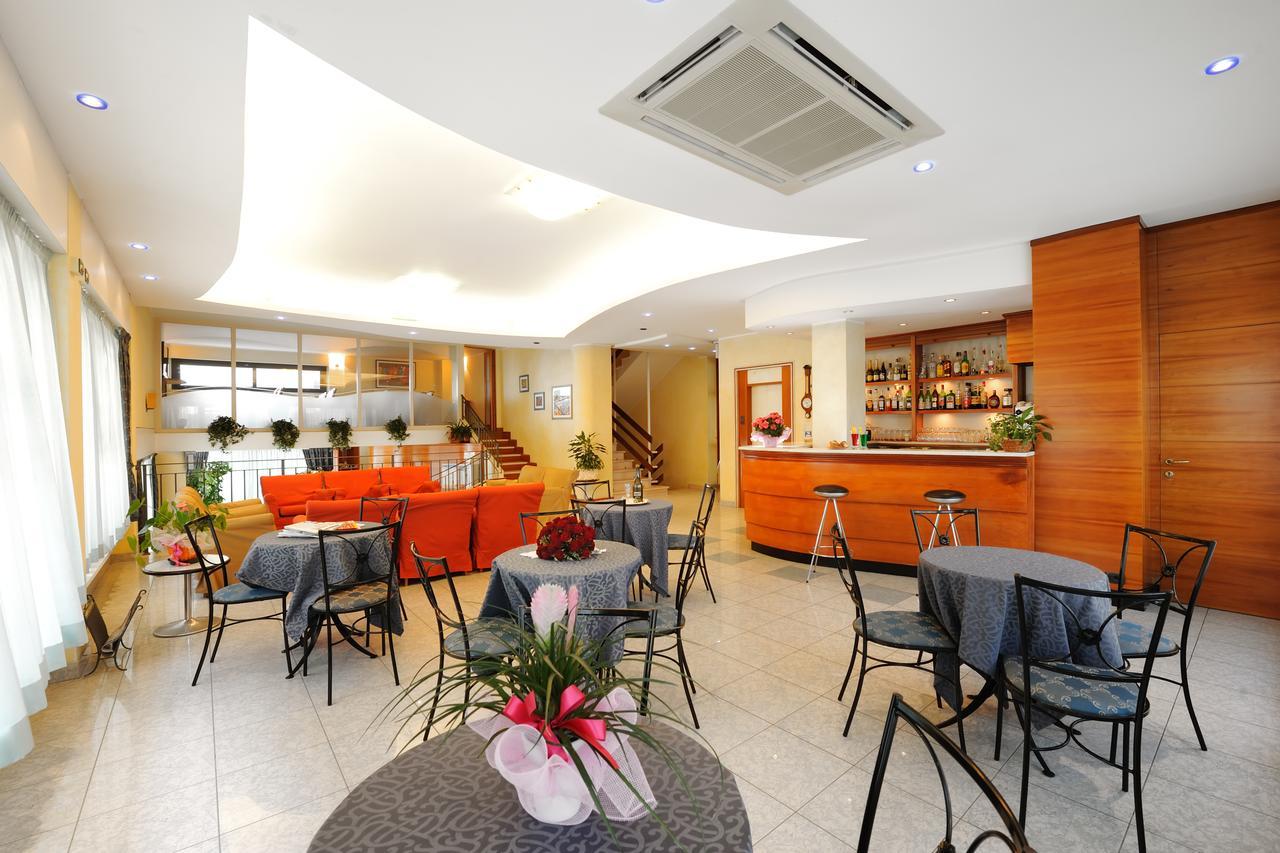Hotel Mirabel Ріміні Екстер'єр фото
