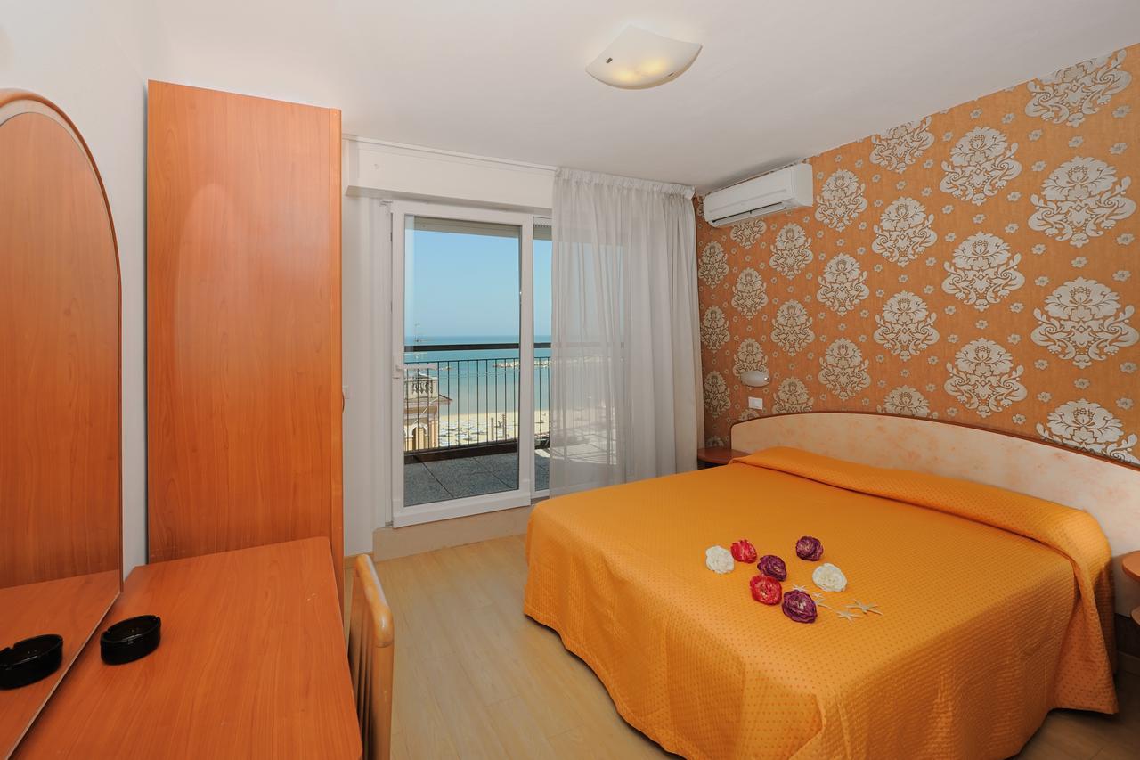 Hotel Mirabel Ріміні Екстер'єр фото