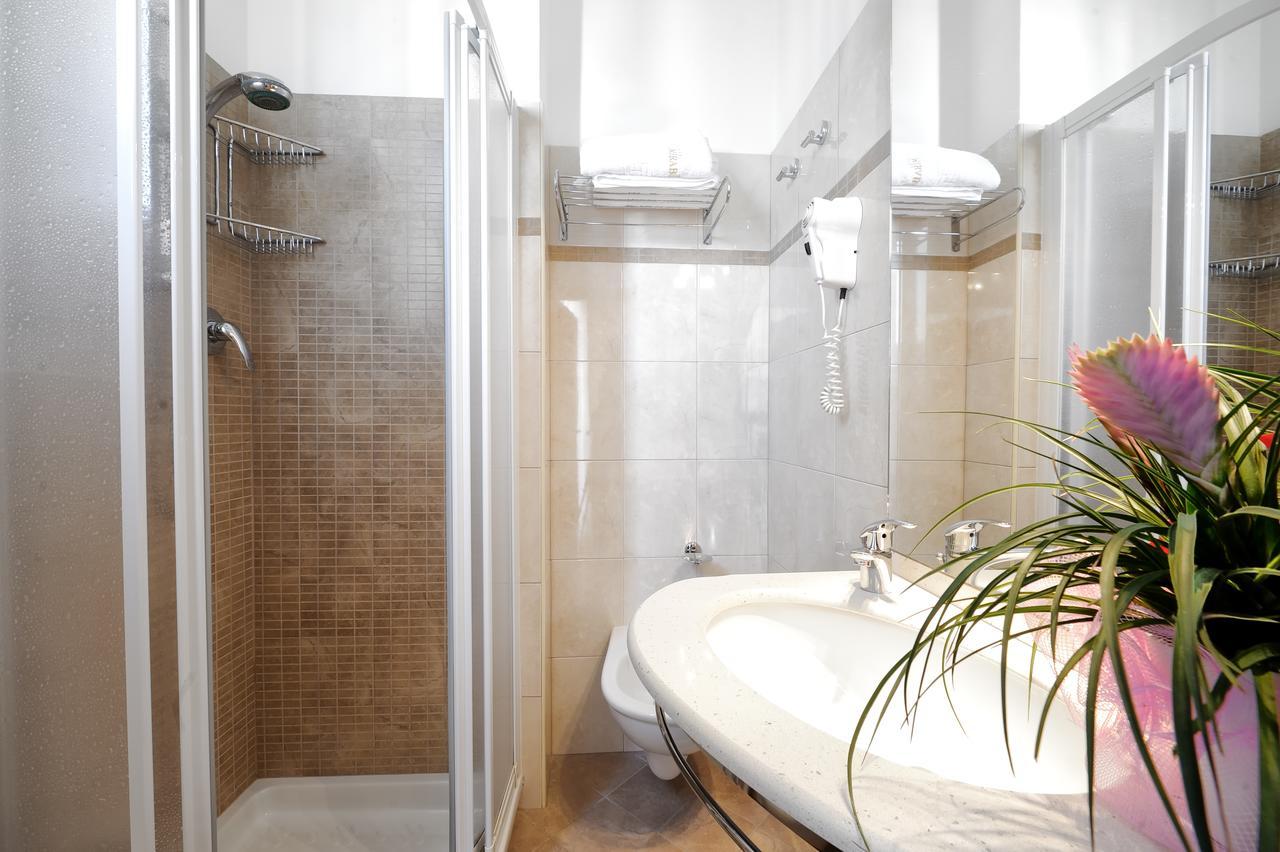 Hotel Mirabel Ріміні Екстер'єр фото