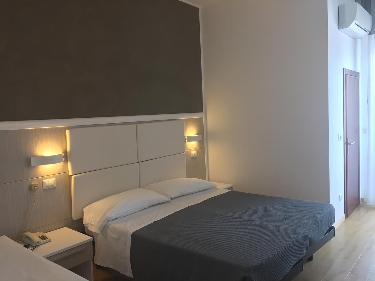 Hotel Mirabel Ріміні Екстер'єр фото