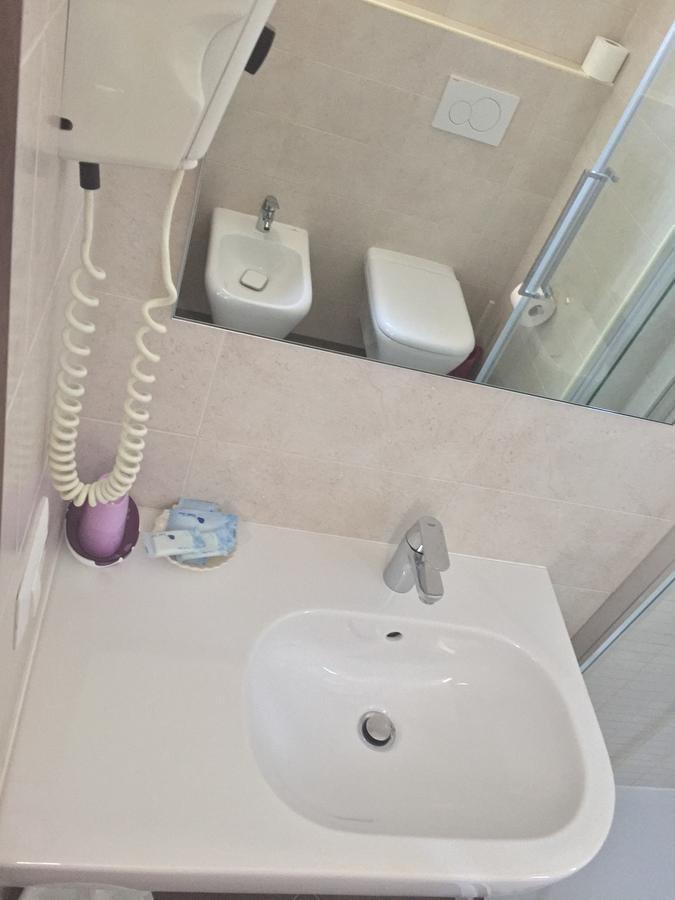 Hotel Mirabel Ріміні Екстер'єр фото