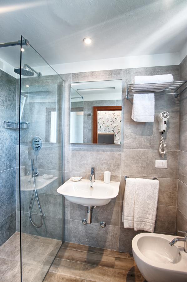 Hotel Mirabel Ріміні Екстер'єр фото