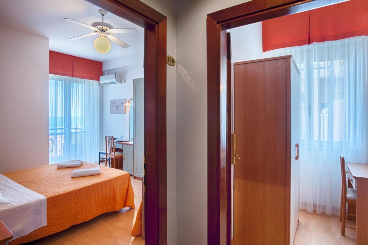 Hotel Mirabel Ріміні Екстер'єр фото